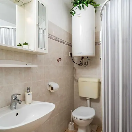 Appartamento & Mara & Petrunjela - One Bedroom With Balcony And Sea View *