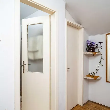 & Mara & Petrunjela - One Bedroom With Balcony And Sea View *