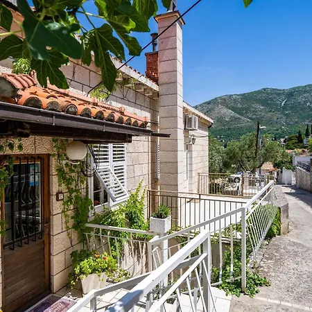 & Mara & Petrunjela - One Bedroom With Balcony And Sea View Apartmán *