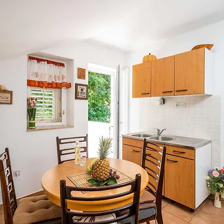 & Mara & Petrunjela - One Bedroom With Balcony And Sea View *